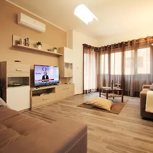  Appartamento Eur Bright Spacious Terraced With Private Parking Only For Small Cars Italia